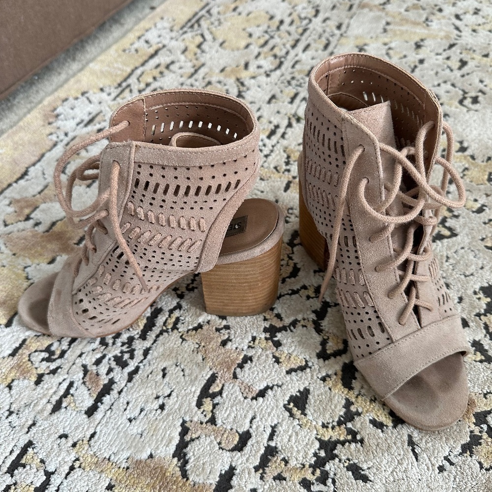 Steve Madden block heels beige